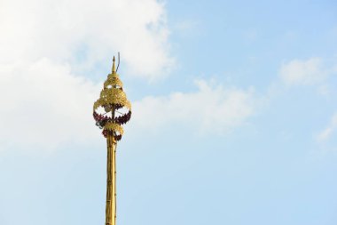 Antik altın Budistler tapınağı ve gündüz mimarisinin havadan görünüşü