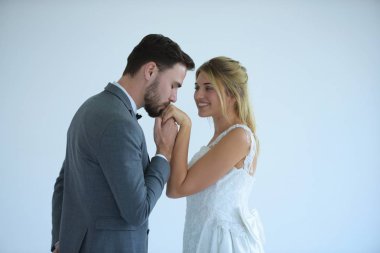 Evlenecek olan mutlu çiftlerin