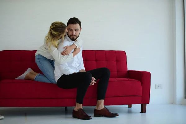 Young Couple Sitting Sofa While Woman Embracing Man — Stock Photo, Image