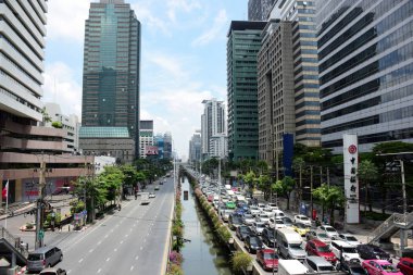 güzel pembe lotus çiçekleri gölet yeşil yaprakları ile