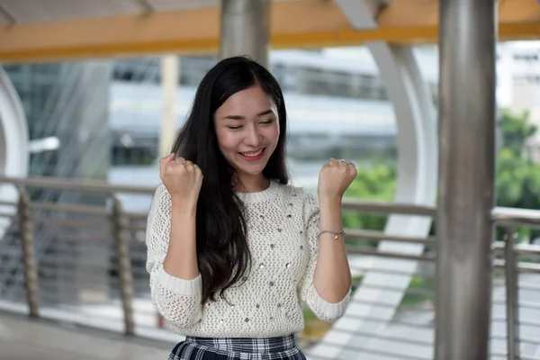 Счастливая Девушка Азии — стоковое фото