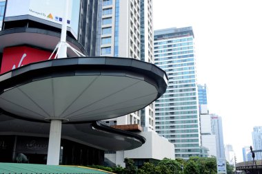 Gündüz şehir merkezinde modern şehir