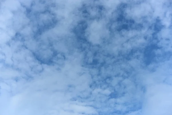 Witte Wolken Blauwe Lucht — Stockfoto