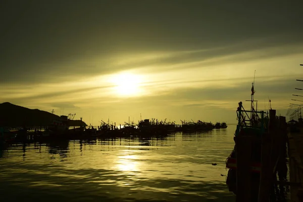 Zachód Słońca Nad Wioską Rybacką Tajlandii — Zdjęcie stockowe