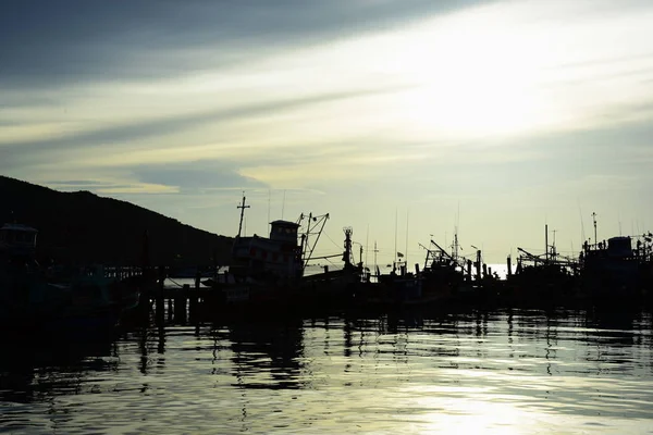 Čas Západu Slunce Nad Rybářskou Vesnicí Thajsku — Stock fotografie