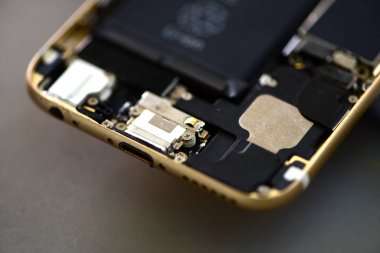 Onarım servisindeki akıllı telefonu kapat  