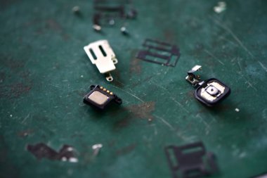 Onarım servisindeki akıllı telefonu kapat  