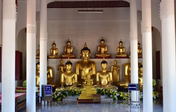 Vista Las Estatuas Budas Templo Tailandés Concepto Viaje — Foto de Stock