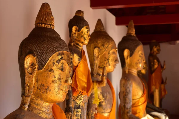 Vista Estátuas Budas Templo Tailandês Conceito Viagem — Fotografia de Stock