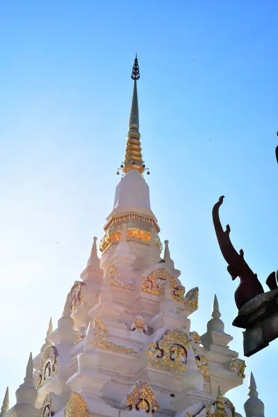 昼間の古代仏教寺院の眺め — ストック写真