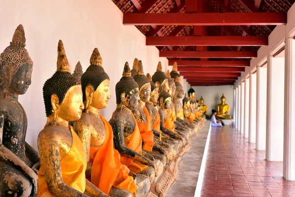 Blick Auf Buddhas Statuen Thailändischen Tempel Reisekonzept — Stockfoto