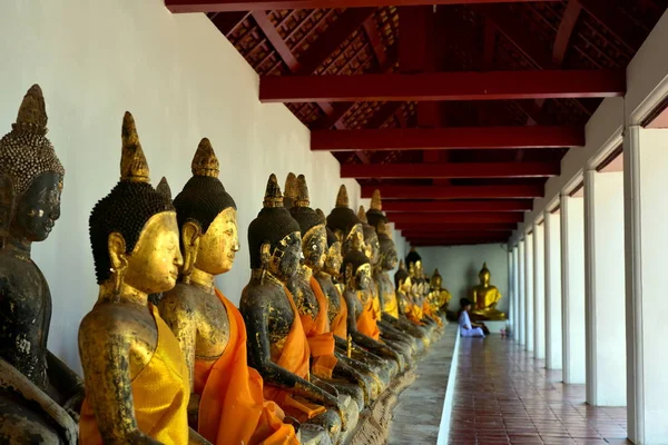 Kilátás Buddhák Szobrok Thai Templom Utazási Koncepció — Stock Fotó