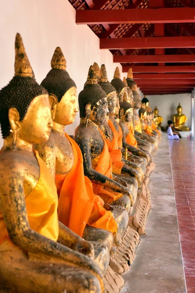 Blick Auf Buddhas Statuen Thailändischen Tempel Reisekonzept — Stockfoto