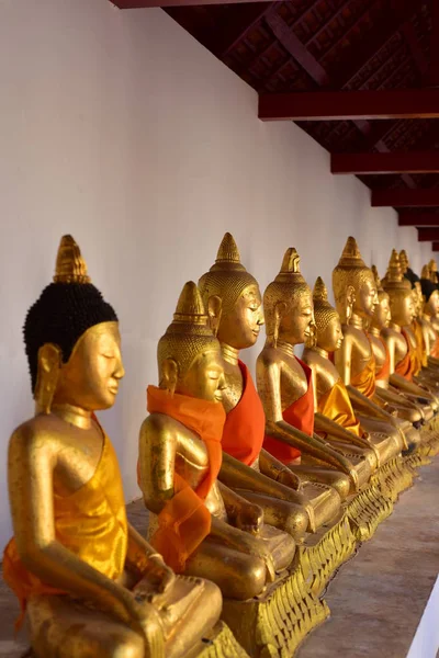 Vista Statue Buddhiste Tempio Tailandese Concetto Viaggio — Foto Stock