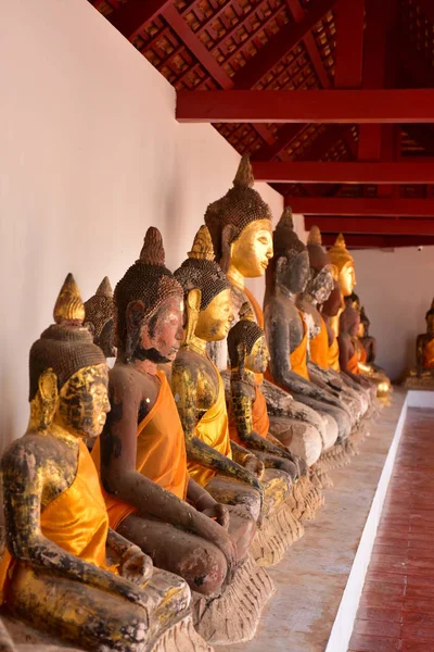 Blick Auf Buddhas Statuen Thailändischen Tempel Reisekonzept — Stockfoto