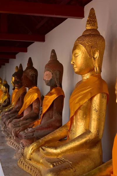 Blick Auf Buddhas Statuen Thailändischen Tempel Reisekonzept — Stockfoto