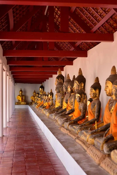 Tayland Tapınağındaki Buda Heykelleri Seyahat Konsepti — Stok fotoğraf
