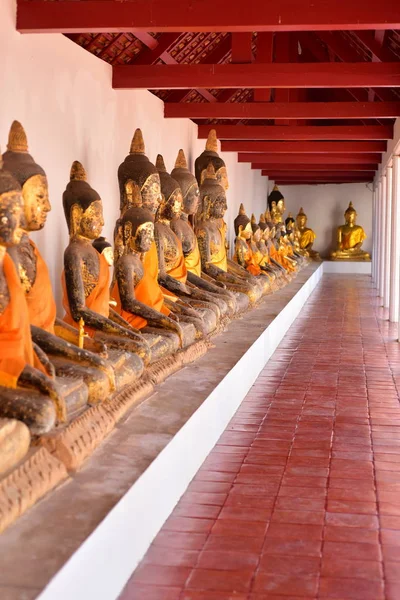 Pohled Sochy Buddhů Thajském Chrámu Koncept Cestování — Stock fotografie