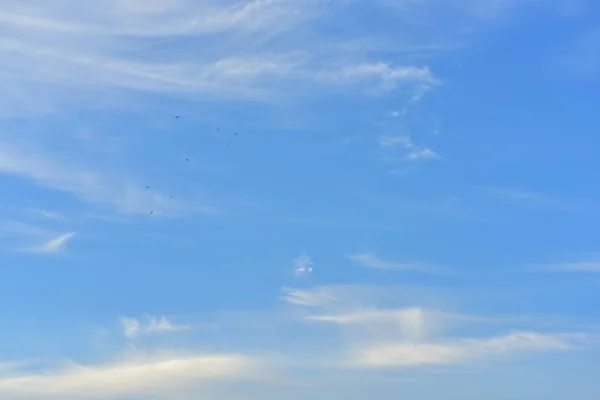 Blauer Bewölkter Himmel Hintergrund Kopierraum — Stockfoto