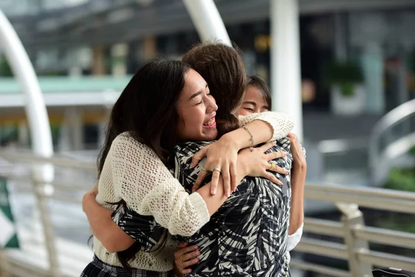 Two Young Women Meets Girl Friend — Stock Photo, Image