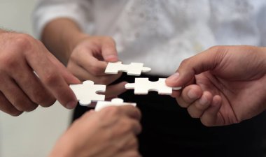 İş adamları bulmacaların parçalarını birleştiriyor
