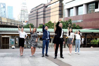 Şehir merkezinde başarılı bir iş ekibi.