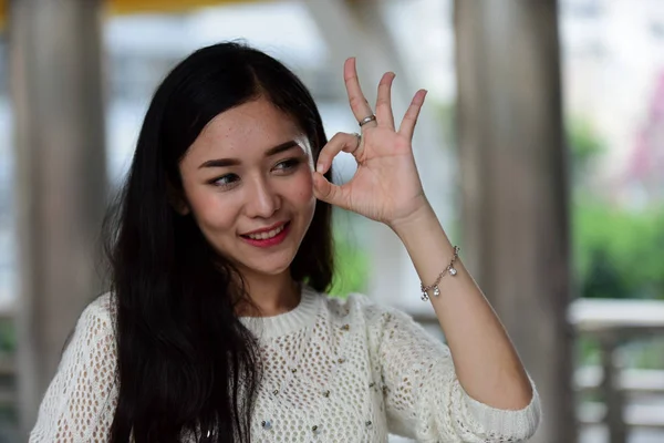 Young Asian Woman Showing Sign — Stock Photo, Image