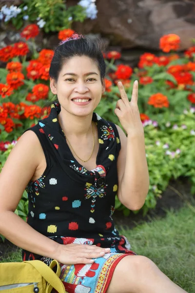 Portrait Young Asian Woman Posing Floral Park Colorful Flowers Daytime — Stock Photo, Image