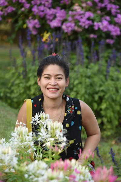 Portrait Young Asian Woman Posing Floral Park Colorful Flowers Daytime — Stock Photo, Image