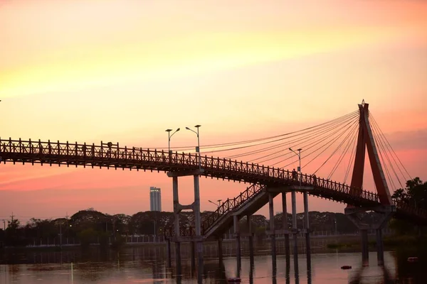 Puesta Sol Silueta Puente Sobre Naturaleza —  Fotos de Stock