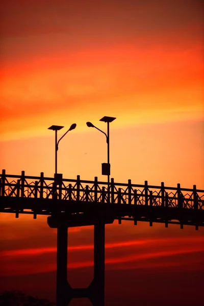 Matahari Terbenam Dan Jembatan Siluet Alam — Stok Foto
