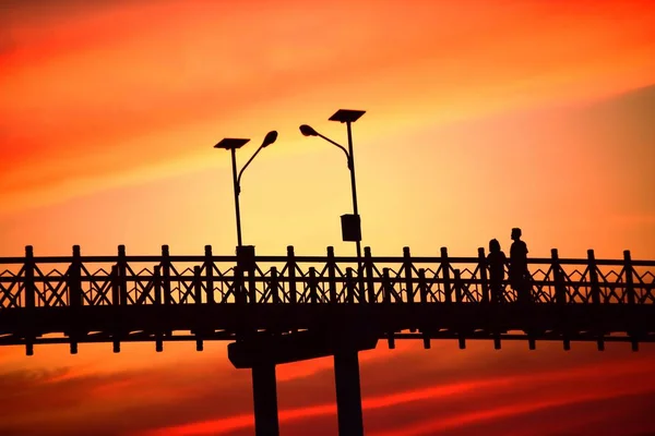 Západ Slunce Silueta Mostu Přírodě — Stock fotografie
