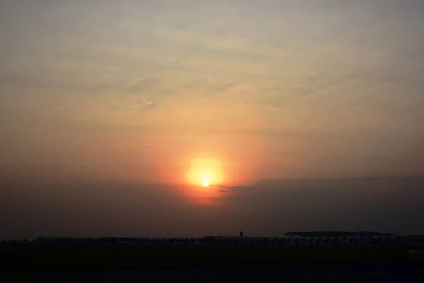 Nowoczesne Lotnisko Zachodzie Słońca — Zdjęcie stockowe