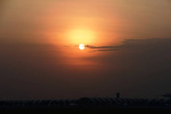 日没時のオレンジの空 — ストック写真