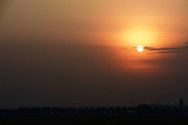 日没時のオレンジの空 — ストック写真