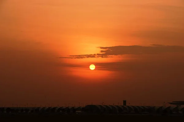 Moderner Flughafen Bei Sonnenuntergang — Stockfoto