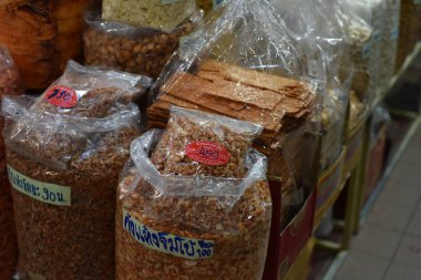 Piyasada geleneksel kuru balık