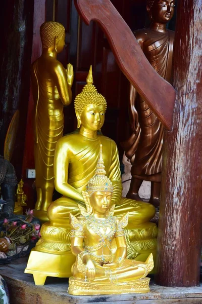 Image Dorée Bouddha Révérence Dans Les Sutras Bouddhistes Wat Luang — Photo