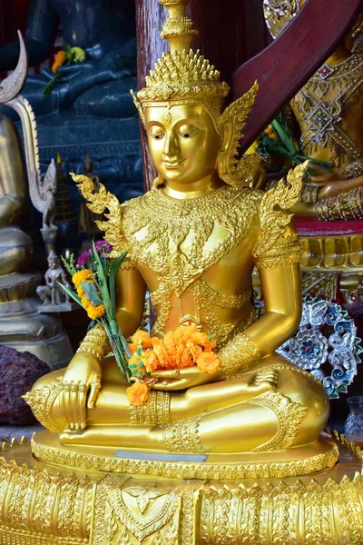 Imagen Dorada Buda Reverencia Los Sutras Budistas Wat Luang Pothit — Foto de Stock