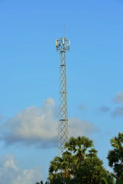 Torre Alta Tensão Contra Céu Azul — Fotografia de Stock