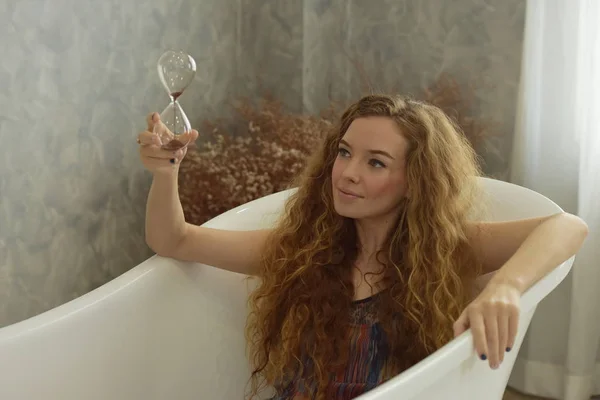 Beautiful Girl Relaxing Bathtub — Stock Photo, Image