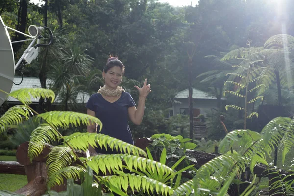 Asian Woman Nature Park — Stock Photo, Image