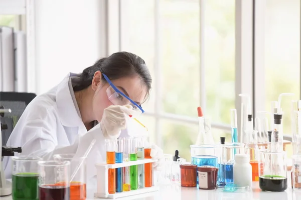 Cientistas Estão Pesquisando Produzindo Vacinas Medicamentos Para Tratamento Doenças Virais — Fotografia de Stock