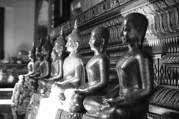 Tapınakta Buddha Nın Altın Heykeli Tayland — Stok fotoğraf