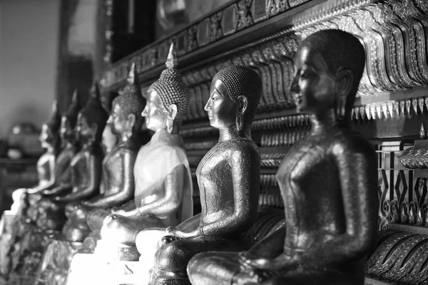 Χρυσό Άγαλμα Του Βούδα Στο Ναό Ταϊλάνδη — Φωτογραφία Αρχείου