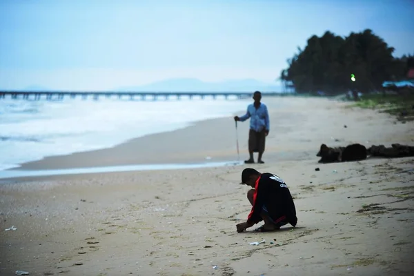 早朝のビーチと海の景色 — ストック写真