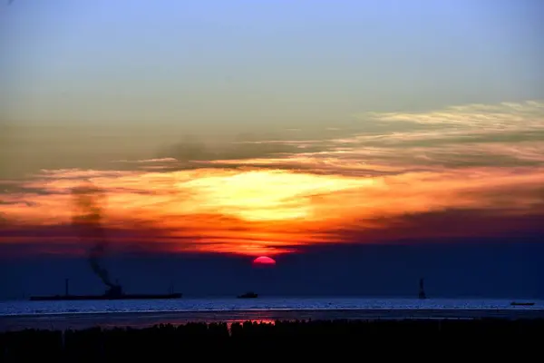 Schöner Sonnenuntergang Über Der Küste — Stockfoto