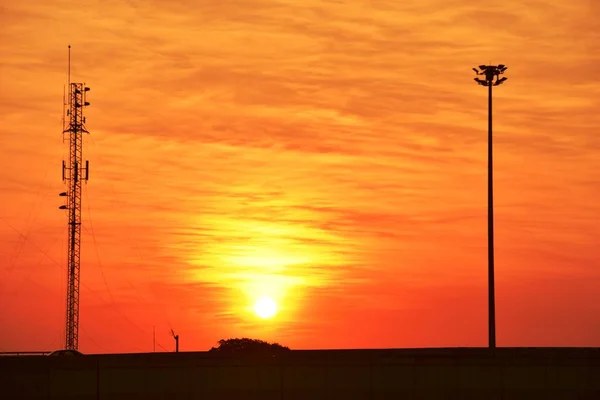 Elektriciteitstoren Bij Zonsondergang — Stockfoto