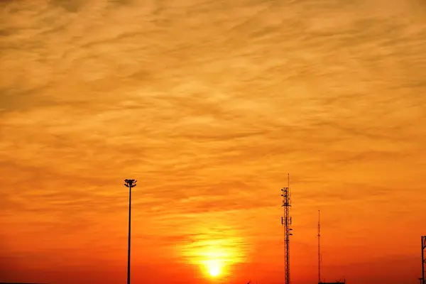 Photo Coucher Soleil Coucher Soleil Dans Centre Ville Poteau Téléphonique — Photo