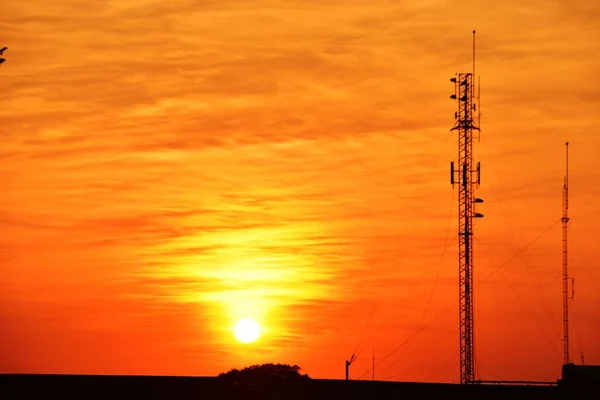 Gün Batımında Elektrik Kulesi — Stok fotoğraf